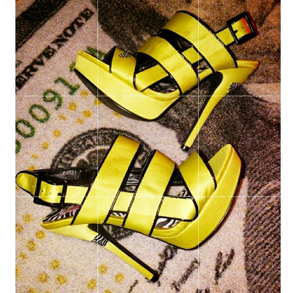 Slice of Lime Green Heels - Picture 1 of 1